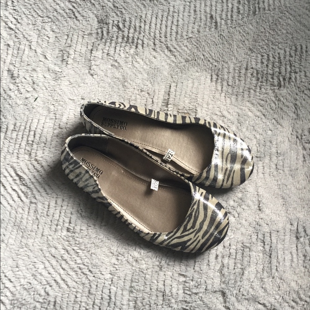 NWOT Mossimo shimmering Zebra Flats